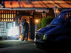 28 04 2026 nordrhein westfalen hilden polizeibeamte durchsuchen das vereinsheim der hells angels in hilden