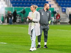 alexandra popp wolfsburg 11 ist trotz verletzung mitgereist und feiert den sieg ger fc carl zeiss jena vs wolfsburg fussball dfb pokal frauen halbinale saison 2025 2026 05 04