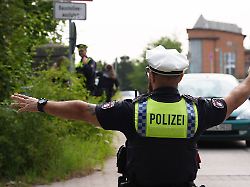 an rund 30 stellen im gesamten stadtgebiet blitzt die hamburger polizei zu schnell fahrende autos