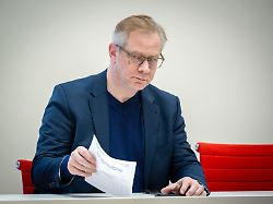 andreas buettner antisemitismusbeauftragter der brandenburger landesregierung aufgenommen waehrend der 25 sitzung des brandenburger landtages