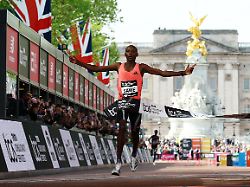 athletics london marathon london britain april 26 2026 kenya s sabastian sawe crosses the finish line to win the men s elite race reuters matthew childs 1