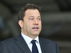 berlin deutschland deutscher bundestag spd chef und bundesminister der finanzen lars klingbeil spd bei einem statement