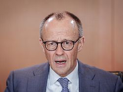 bundeskanzler friedrich merz cdu nimmt an der sitzung des bundeskabinetts im bundeskanzleramt teil
