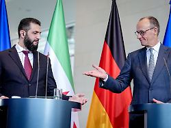 bundeskanzler friedrich merz aeusserte sich in einer pressekonferenz mit syriens uebergangspraesidenten ahmed al scharaa