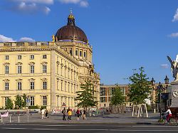 das berliner schloss mit dem humboldt forum berlin deutschland