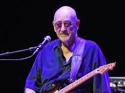 dave mason on stage for dave mason s traffic jam in concert with jefferson starship peace concert hall greenville sc august 02 2024