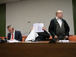 der mann ist wegen versuchten mordes und vergewaltigung angeklagt