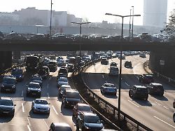 die autobahn a100 in berlin zwischen dreieck funkturm und hohenzollerndamm