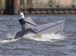 die kraken drohne k3 scout faehrt durch den hafen