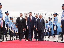 die us delegation um jd vance landete auf einem luftwaffenstuetzpunkt nahe der hauptstadt islamabad