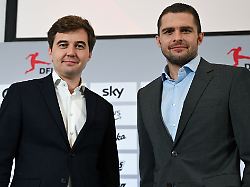die beiden dfl geschaeftsfuehrer marc lenz r und steffen merkel warben zuletzt fuer den investoren deal