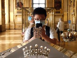 die beim einbruch in den louvre erbeuteten schmuckstuecke sind von unschaetzbarem wert archivbild