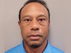 dieses vom martin county sheriff s office zur verfuegung gestellte handout foto zeigt tiger woods am freitag den 27 maerz 2026 1