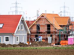 es lohnt sich verschiedene kreditangebote miteinander zu vergleichen mit einem guenstigeren zinssatz koennen bauwillige so zinskosten in hoehe von mehreren zehntausend euro sparen