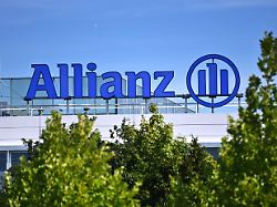 firmenlogo der allianz am sitz in unterfoehring allianz logo schriftzug allianz se