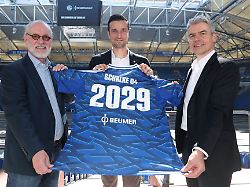 fussball 2 bundesliga vorstellung des neuen hauptpartners beim fc schalke 04 am 22 04 2026 in der veltins arena in gelsenkirchen dr