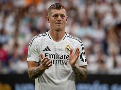 fussball corazon classic match real madrid legenden borussia dortmund toni kroos applaudiert waehrend des spiels