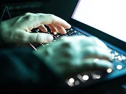 gefahr durch gefaelschte webseiten cyberkriminelle nutzen suchmaschinenoptimierung um taeuschend echte phishing seiten weit oben in den suchergebnissen zu platzieren