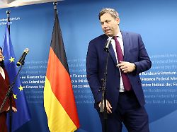 german finance minister lars klingbeil and german economy and energy minister katherina reiche arrive for a statement before steel talks in berlin germany october 1 2025