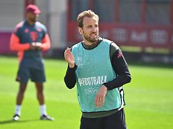 harry kane bayern muenchen hi trainer vincent kompany bayern muenchen abschlusstraining am 06 04 2026 fussball champions league saison 2025 26 viertelfinale real madrid fc bayern muenchen