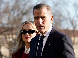 hunter biden with his wife melissa walks on the south lawn of the white house in washington upon their return from joint base andrews on january 17 2025 photo by yuri gripas abacapress