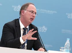 itar tass st petersburg russia september 5 2013 kirill dmitriyev general director of the russian direct investment fund rdif at a briefing at a g 20 summit in st petersburg