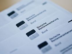 jeder tatsaechliche bezug einer altersrente ob voll oder teilrente kann zur beendigung des arbeitsverhaeltnisses fuehren