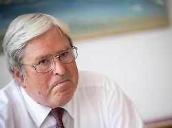 joerg steinbach spd minister fuer wirtschaft arbeit und energie des landes brandenburg aufgenommen waehrend eines dpa interviews