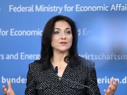 katherina reiche cdu bundesministerin fuer wirtschaft und energie spricht waehrend eines pressestatements im bundesministerium fuer wirtschaft und energie