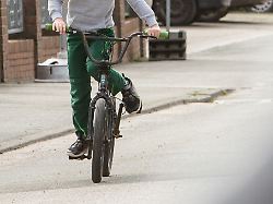 kinder sind kinder und koennen sich noch entsprechend verhalten darauf muessen sich andere verkehrsteilnehmer einstellen