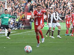 leon goretzka fc bayern muenchen 8 fc st pauli fc bayern muenchen fussball bundesliga dfl 11 04