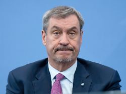 markus soeder bei einem pressestatment zu den beschluessen nach den gespraechen der koalition zur entlastung der buerger und unternehmer im kanzleramt berlin 13 04