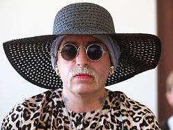 marla svenja liebich bekannte rechtsextremistin sitzt in einem saal des landgerichts anlass ist ein berufungsverfahren wegen gefaehrlicher koerperverletzung