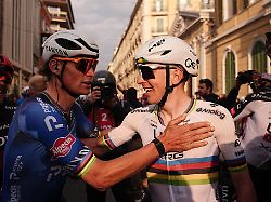 mathieu van der poel und tadej pogacar wer gratuliert am sonntag wem archivbild