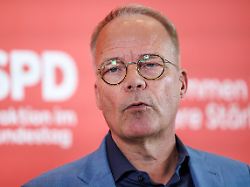 matthias miersch spd vorsitzender bei einem statement spd am 21 04 26 in berlin