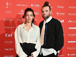 musiker alina sueggeler und andreas weizel der band frida gold kommt zur verleihung der 28