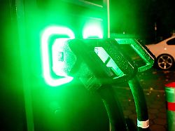 nach den juengsten februarzahlen sind 4 842 ladepunkte in hamburg installiert