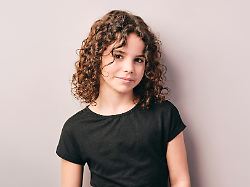 neah hefti spielt heidi die verwendung des sendungsbezogenen materials ist nur mit dem hinweis und verlinkung auf rtl gestattet