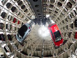 neuwagen sind teuer wer kein auto auf kredit finanzieren will kann es auch leasen lohnenswert ist das oft fuer selbststaendige oder freiberufler