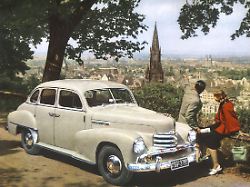 opel eine bruecke ueber den atlantik lautete der slogan unter dem der im us chrom ornat glaenzende opel kapitaen bei der iaa 1951 debuetierte