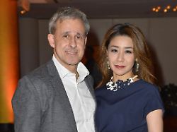 pierre littbarski mit ehefrau hitomi koizumi bei der verleihung des deutschen sportjournalistenpreis 2019 in hamburg im grand elysee am 25 03