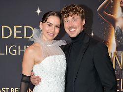 renata lusin und valentin lusin bei der weltpremiere der blinded by delight grand show 2025 im friedrichstadt palast berlin 08 10