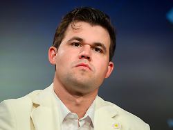 schachstar magnus carlsen spielt weiter fuer den fc st pauli