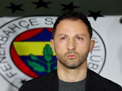 soccer football super lig fenerbahce v besiktas sukru saracoglu stadium istanbul turkey april 5 2026 fenerbahce coach domenico tedesco before the match reuters murad sezer