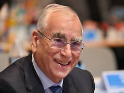 theo waigel einzelbild angeschnittenes einzelmotiv portraet portrait portr t csu parteitag 2025 am 12 und 13 12