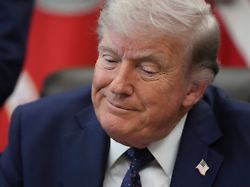 us praesident donald trump spricht waehrend eines treffens zwischen den botschaftern israels und des libanon im oval office im weissen haus 1