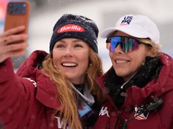 united states mikaela shiffrin left takes a selfie with mother eileen shiffrin after a world cup women s slalom skiing race sunday nov 30 2025 in copper mountain ap photo robert f