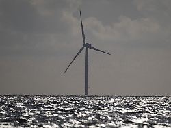 windkraftanlage offshore windpark sc3b8ndervig strand nordsee daenemark europa