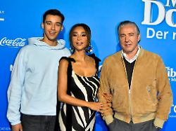 abb mtsdoubtfire san diego verona pooth franjo pooth familie sohn vater mutter zu gast auf dem blauen teppich bei der premiere mrs doubtfire der neue musical hit im capitol theater am 06 11