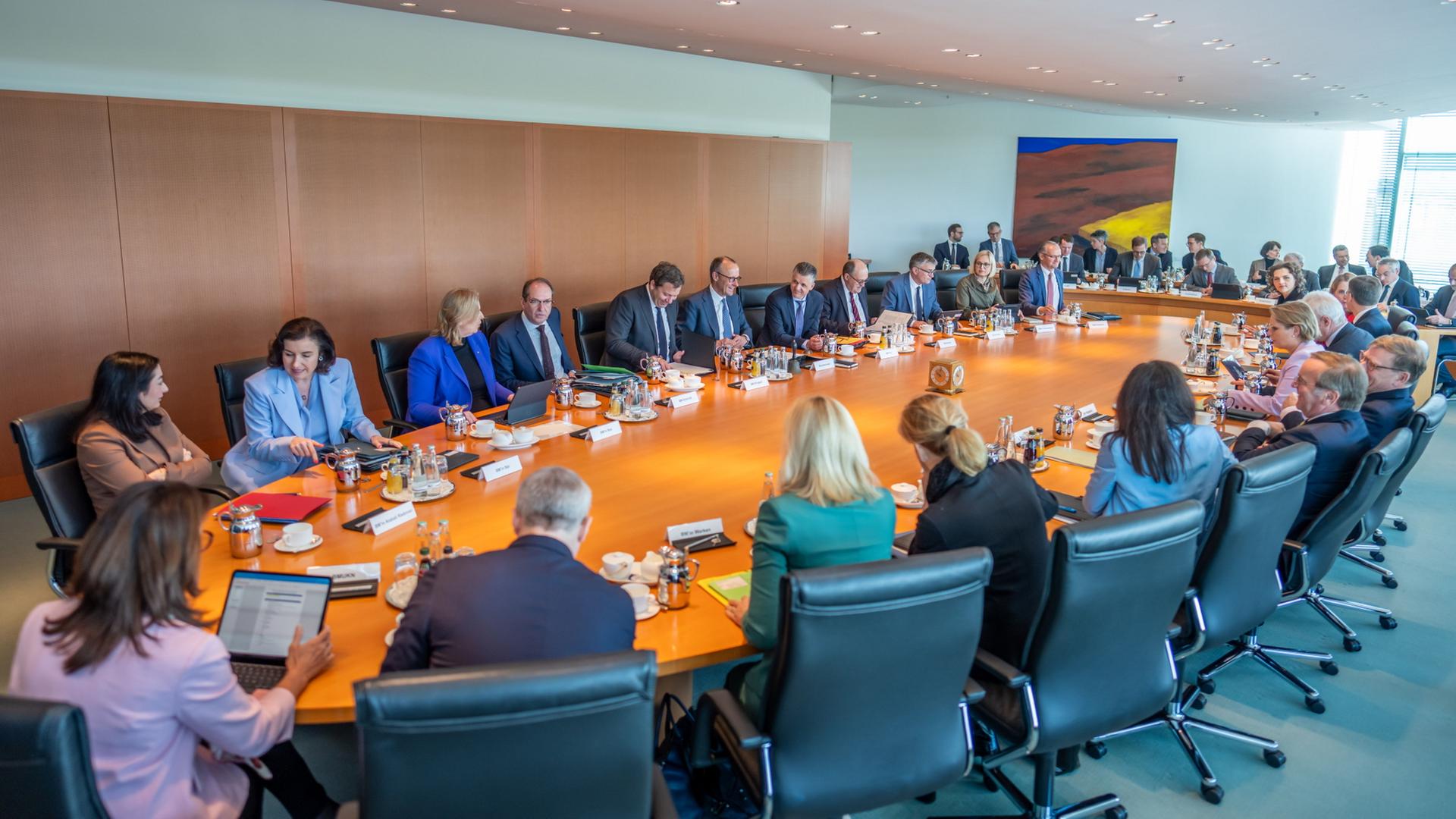 bundesregierung kabinett 100